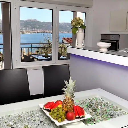 Vida Mit Pool Apartment Trogir