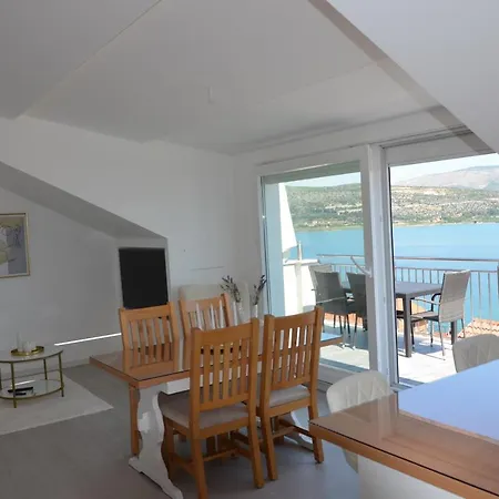 Vida Mit Pool Apartman
