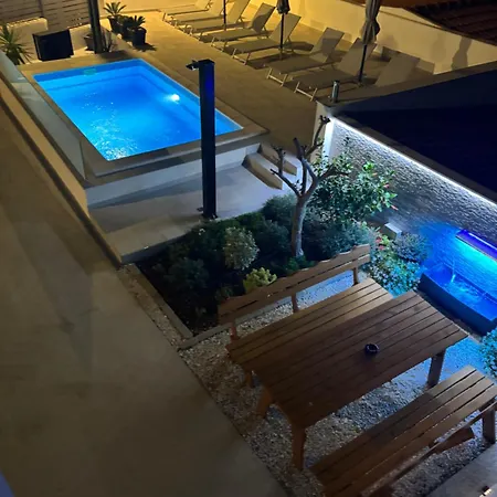 Vida Mit Pool Apartment